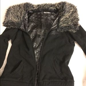Women’s sweater fake fur